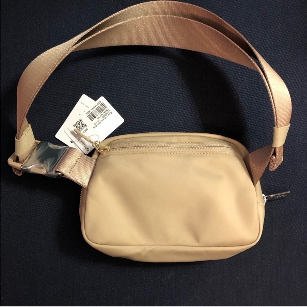 LULULEMON ✨ NwT ✨ Trench Opal Everywhere Belt Bag​​​​​​ - Picture 5 of 5
